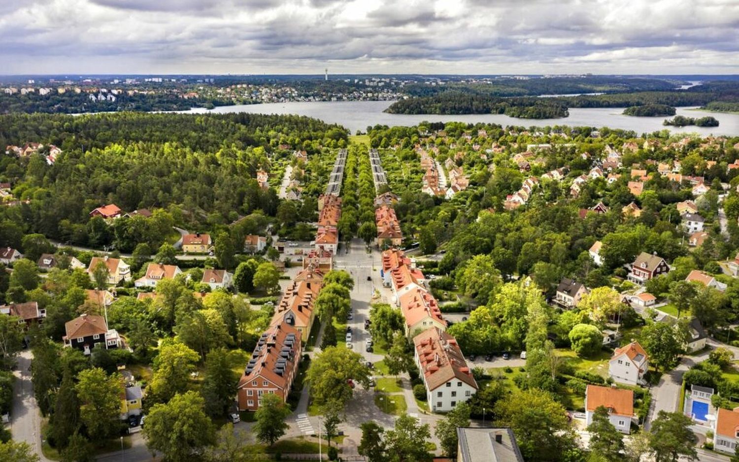 Trädgårdsstad med radhus i Bromma sedd från ovan