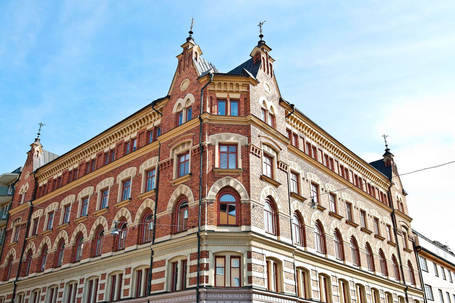 Hörnfastighet i tegel i Stockholms stenstad